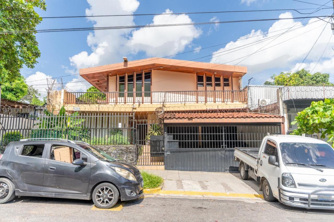 Volcano Hostal Y Restaurante 圣萨尔瓦多 外观 照片